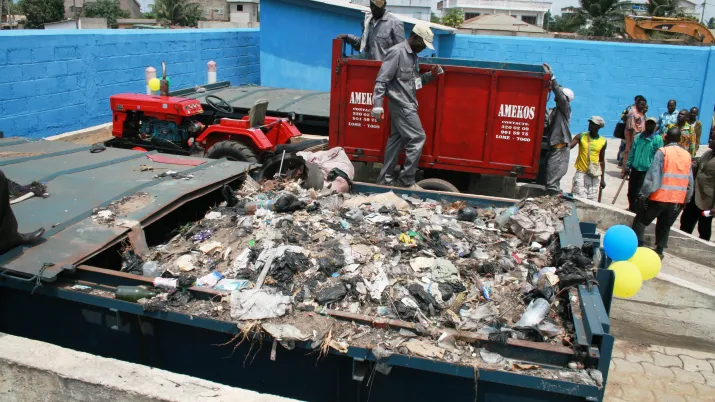 Améliorer la gestion des déchets ménagers et des services urbains à Lomé - image