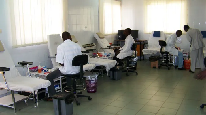 Renforcer le système de la santé par une meilleure gestion des personnels et des médicaments - image