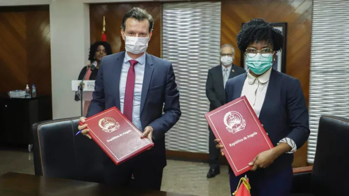  Assinatura do projecto de apoio a agricultura familiar   Angola AFD