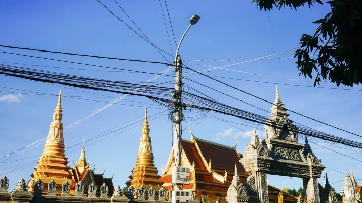 Cables électriques à Phnom Penh 