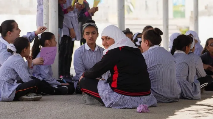Donner aux enfants et aux jeunes des connaissances sur des thématiques socio-sanitaires ainsi que des repères et des valeurs citoyennes et solidaires 