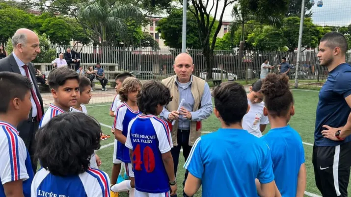 El Embajador de Francia en Colombia visita Siloé
