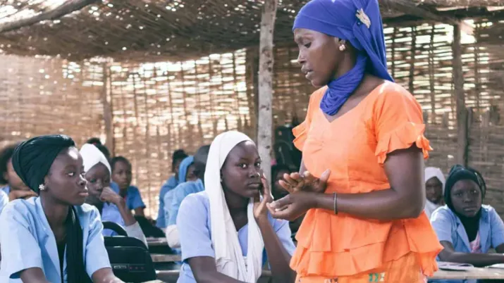 Ce partenariat vise à accélérer les progrès de l’égalité entre les femmes et les hommes en mobilisant les États et leurs partenaires techniques et financiers, ainsi que les organisations féministes locales.