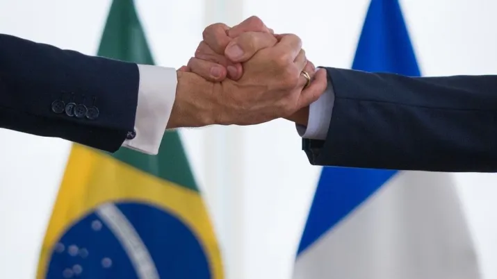 visite PR brésil drapeaux.jpg 