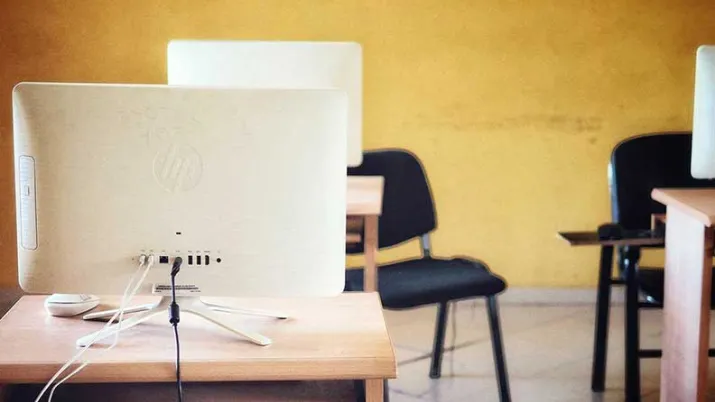 Le projet vise à renforcer les capacités des établissements avec des capacités d’accueil augmentées, des équipements adéquats et une offre de formation adaptée aux besoins réels des Comores. 