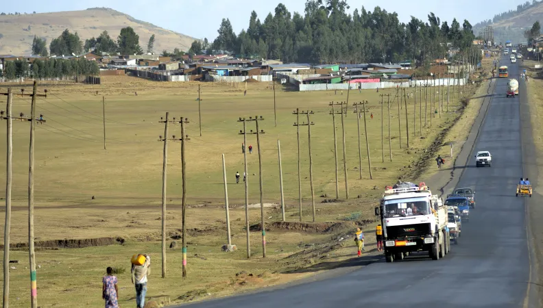 Route aux abords d'Addis Abeba, Éthiopie