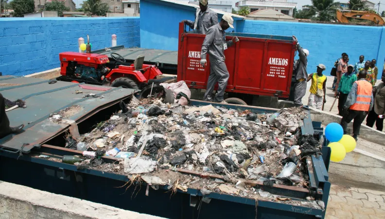 Améliorer la gestion des déchets ménagers et des services urbains à Lomé - image