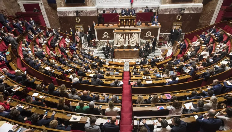 hémicycle assemblée nationale députés loi