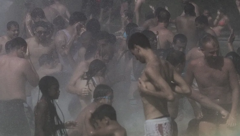 Paris during the 2012 heatwave © Gwenael Piaser / Flickr