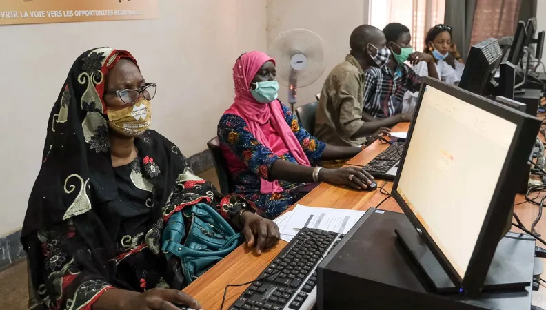 DIRECCT contribue à développer des solutions numériques pour les domaines fragilisés par la crise sanitaire, plus spécifiquement la santé, l’éducation et l’économie