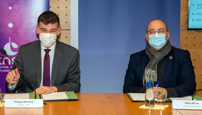 Signature partenariat CNES - AFD