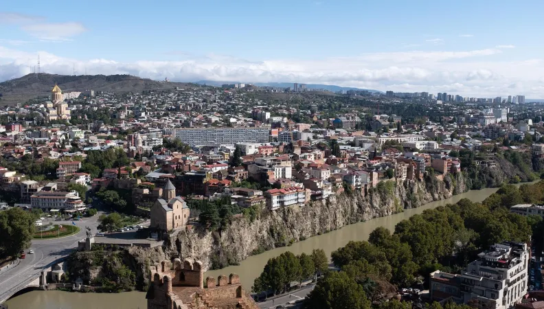 Tbilissi-ville-montagneuse
