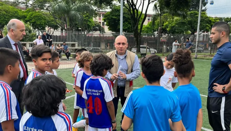 El Embajador de Francia en Colombia visita Siloé