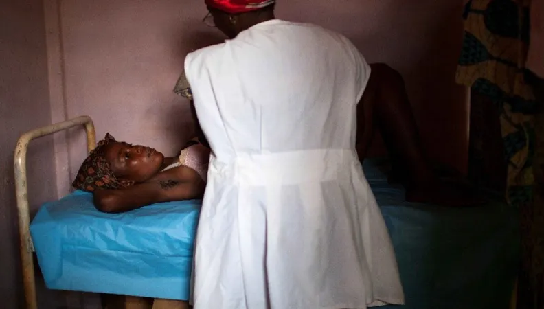 L'AFD accompagne l'ONG AMREF et le et le CERREGUI pour l’amélioration de l’accès des femmes en âge de procréer à des services de santé de la reproduction de qualité en Guinée