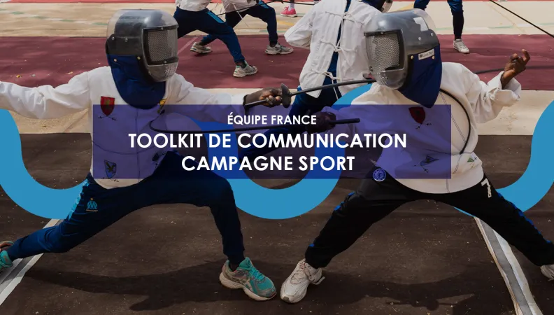 Enfants pratiquant l'escrime pour l'association Pour le Sourire d'un Enfant - campagne de communication "Le Sport, Plus Qu'Un Jeu"