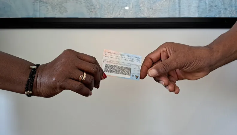 Être privé de papiers d'identité complique l'accès aux services essentiels et à la participation citoyenne