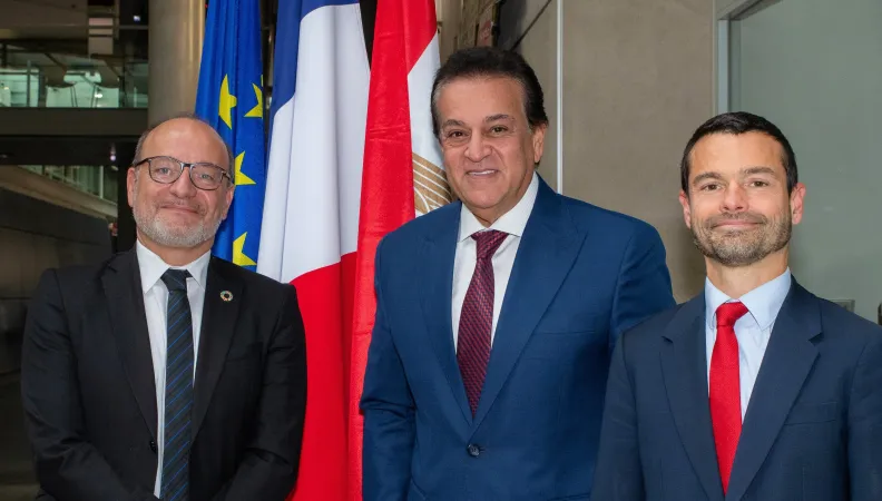 Rencontre entre Rémy Rioux, Directeur général du groupe AFD, le Dr Khaled Abdel Ghaffar, Vice-Premier Ministre en charge du Développement Humain, également Ministre de la Santé et de la Population égyptien et Jérémie Pellet, Directeur général d'Expertise France