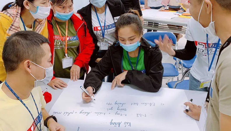 Le projet renforce l’accès aux services publics, à la santé et la formation numérique des ouvrières migrantes au Vietnam.