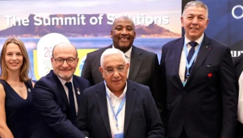 Signature d’un protocole d’accord entre la Fédération française de rugby, l’Agence française de développement et Expertise France pour le projet CAP Rugby lors du Sommet Finance in Common (FiCS) 