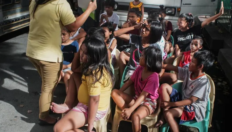 Children on the street in the Philippines